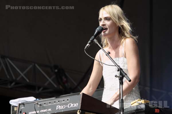 METRIC - 2009-08-30 - SAINT CLOUD - Domaine National - Scene de la Cascade - 